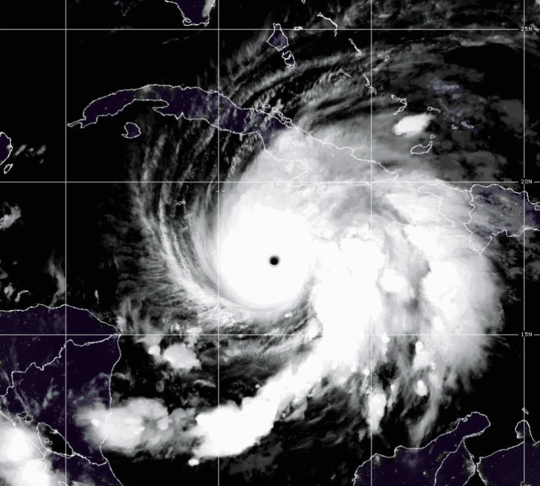 Furacão Melissa toca o solo na Jamaica e vira a ‘tempestade do século’ no país